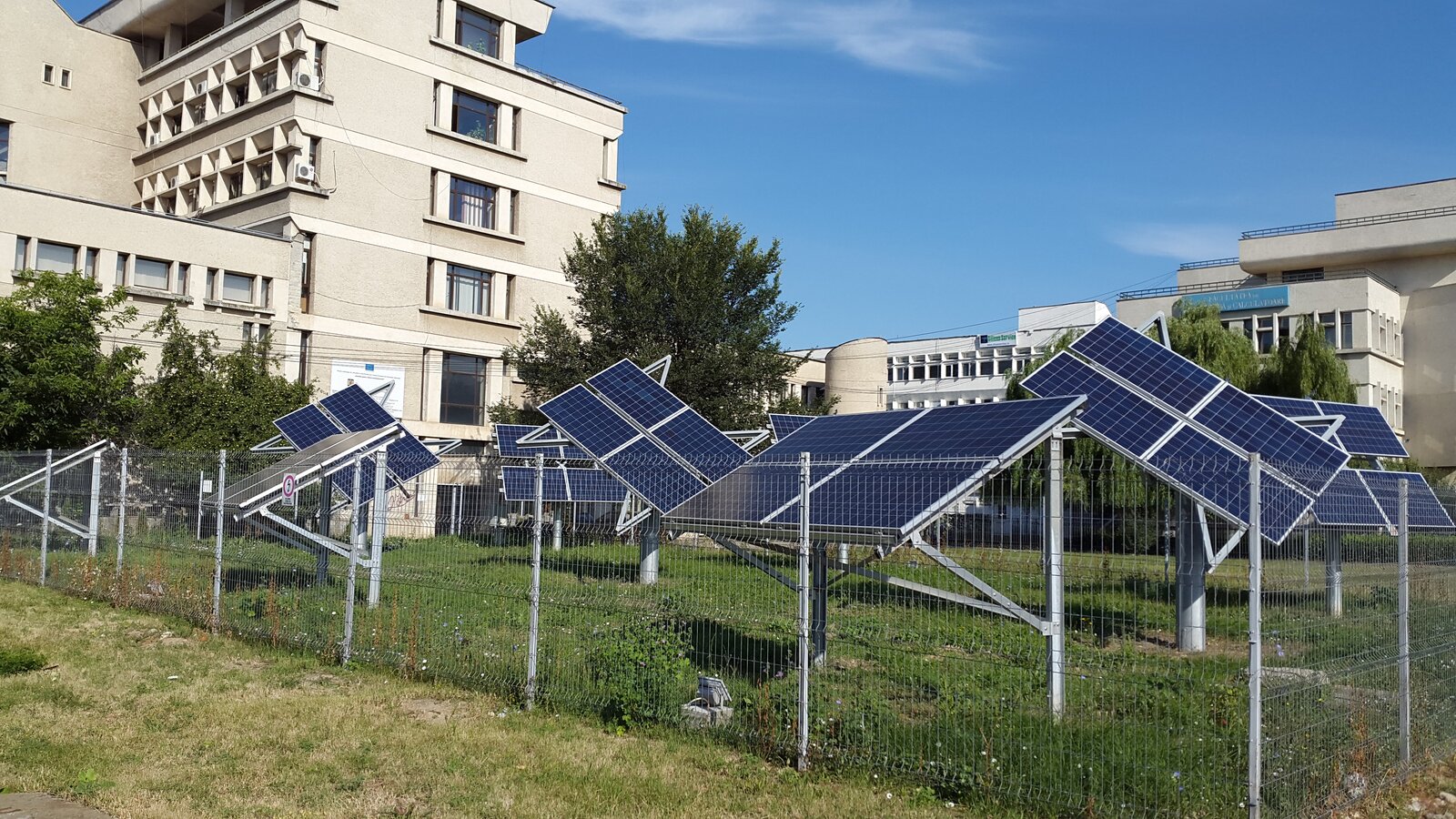 Laborator SNE — centrală fotovoltaică